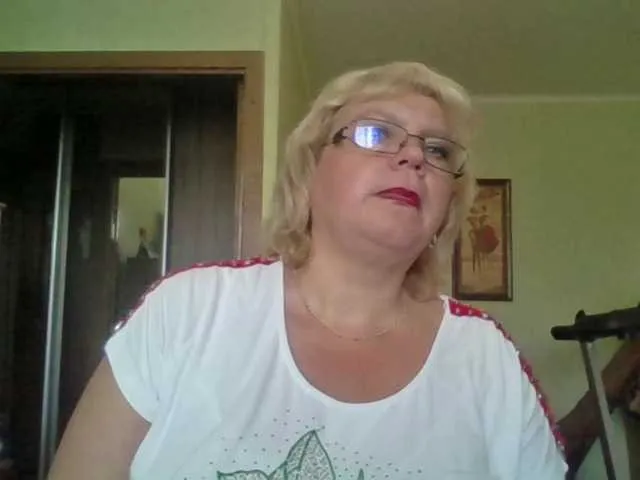 Live sex webcam photo for LOLA88888 #268920249