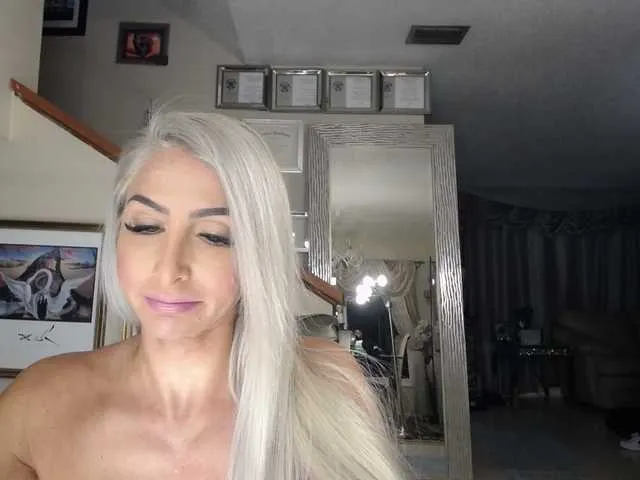 Live sex webcam photo for adrianna_fox #287953202