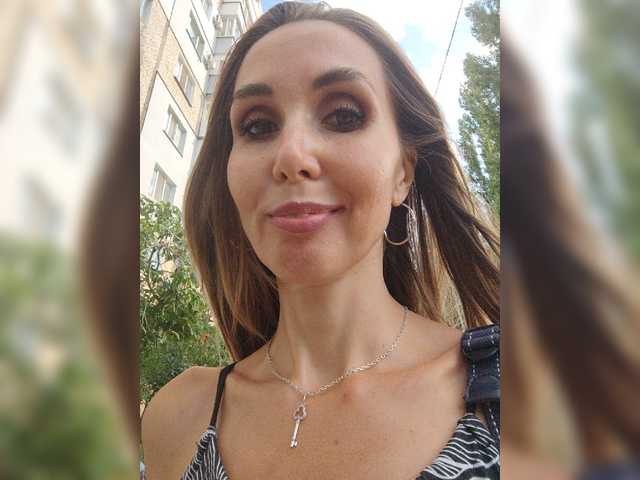 Live sex webcam photo for Aurora108 #288002774