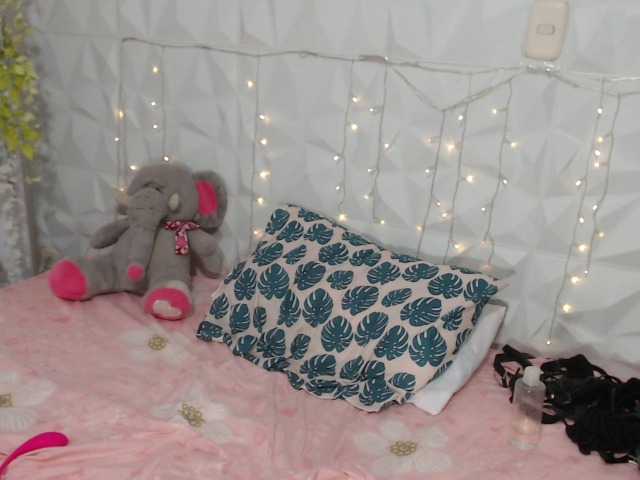 Live sex webcam photo for Lola0012 #268921200