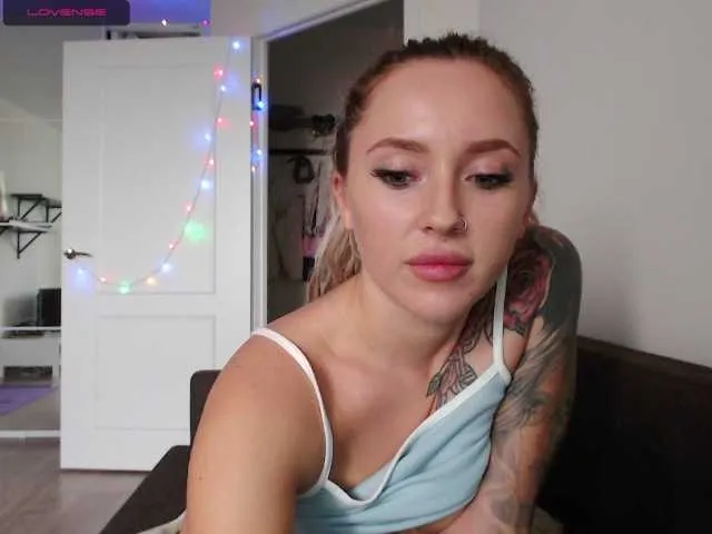 Live sex webcam photo for hibabyhru #268919528