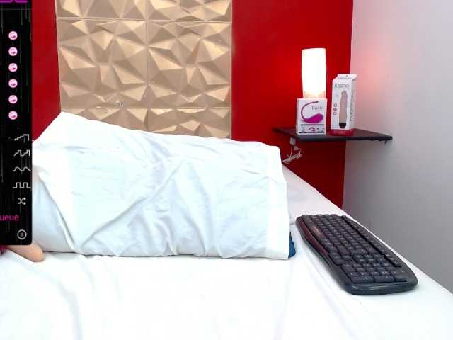 Live sex webcam photo for victoriasquir #268905300