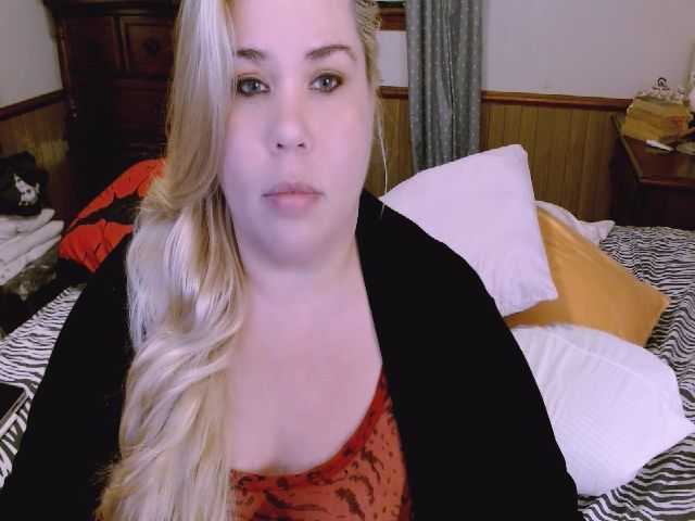 Live sex webcam photo for PlumpKittyKat #268908823