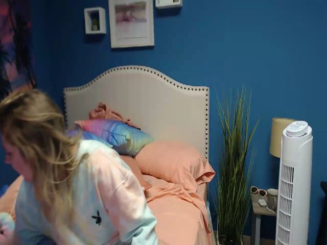 Live sex webcam photo for SnowWhiteXxxx #268920923