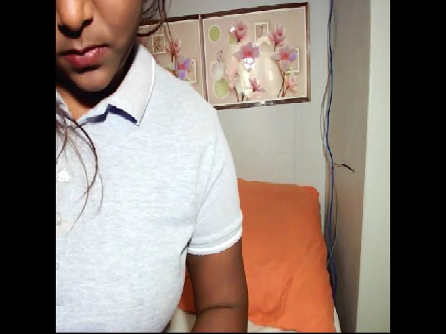Live sex webcam photo for Indiandiva96 #268921392