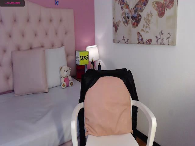 Live sex webcam photo for Crystal_Star9 #268908528