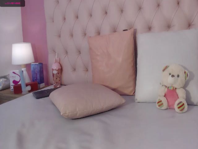 Live sex webcam photo for Crystal_Star9 #268912878