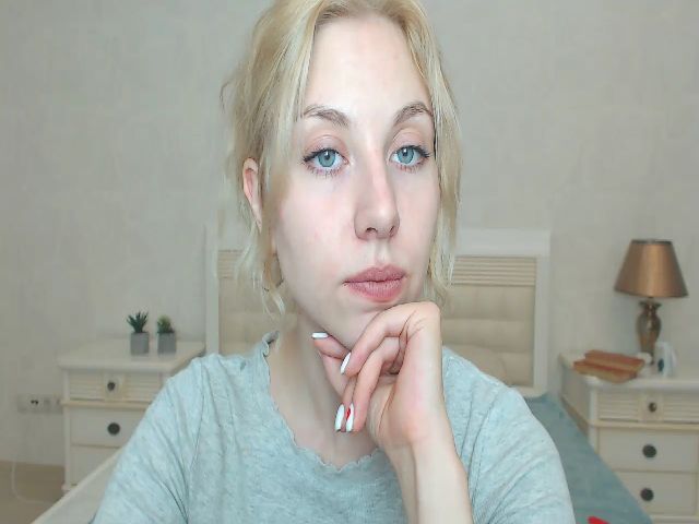 Live sex webcam photo for MollyDiamond1 #268917722