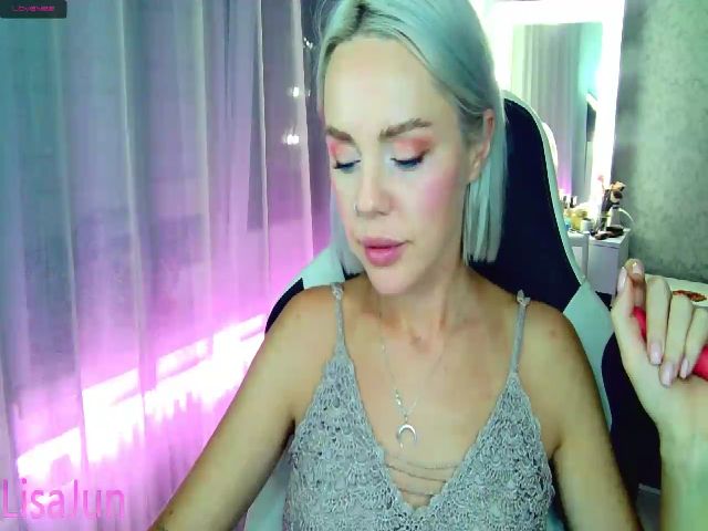 Live sex webcam photo for LisaJun #268922637