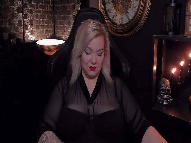 Live sex webcam photo for DominaSadique #268923358