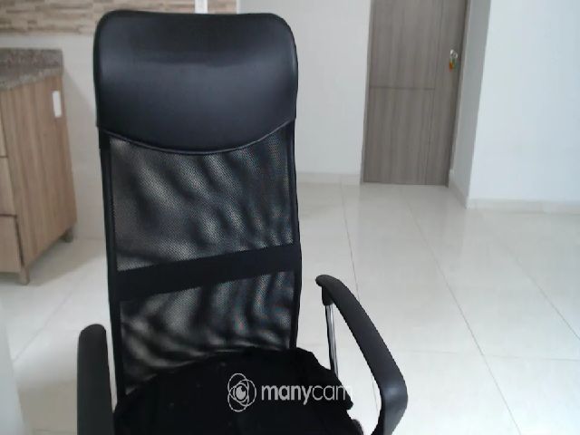 Live sex webcam photo for Lilleeychriis #268924307