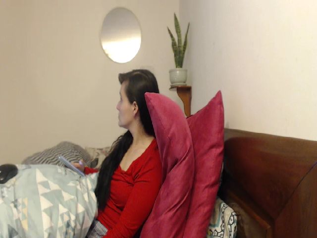 Live sex webcam photo for isabellazee2 #268903702