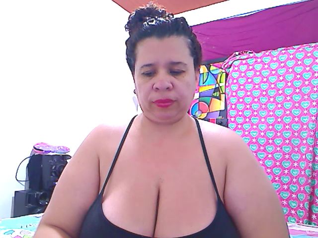 Live sex webcam photo for LatinaBigAss4 #268906298