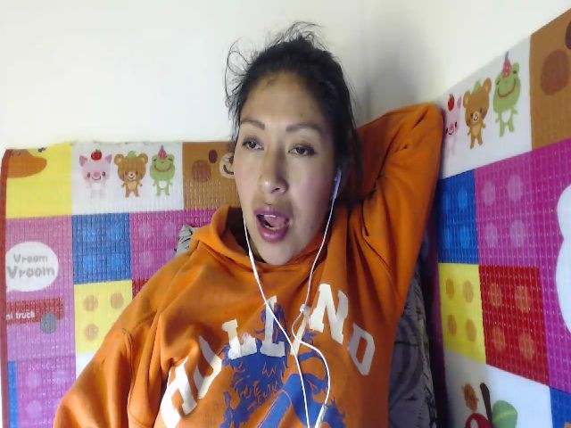 Live sex webcam photo for CHILENITAHOT #268908284