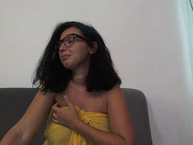 Live sex webcam photo for HotErikka #268915528