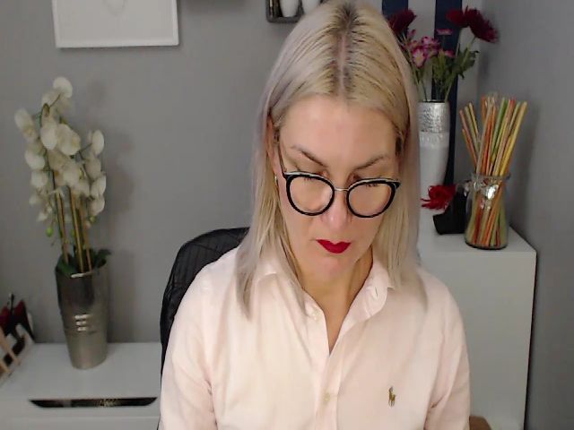 Live sex webcam photo for YummyLOR #268909190