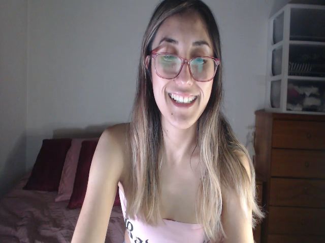 Live sex webcam photo for Ninimoon #268912476