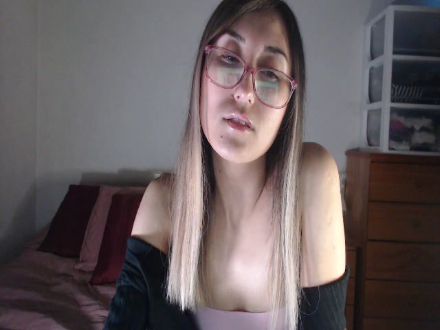 Live sex webcam photo for Ninimoon #268913547