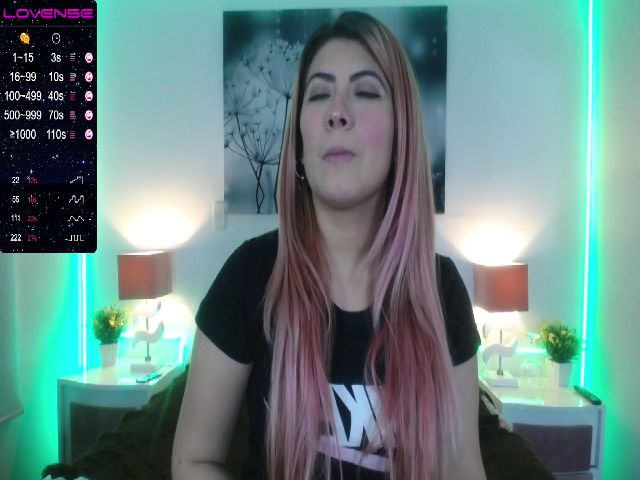 Live sex webcam photo for NicolSaenz #268915368