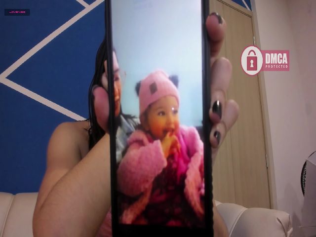 Live sex webcam photo for Anna_stars #268916430