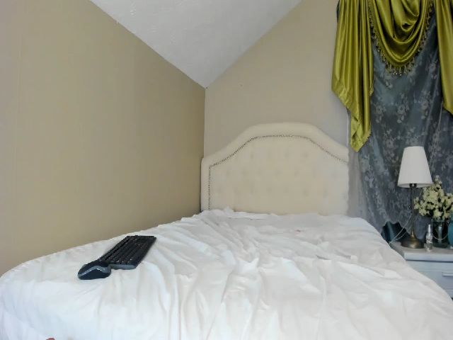 Live sex webcam photo for summer4413 #268917566