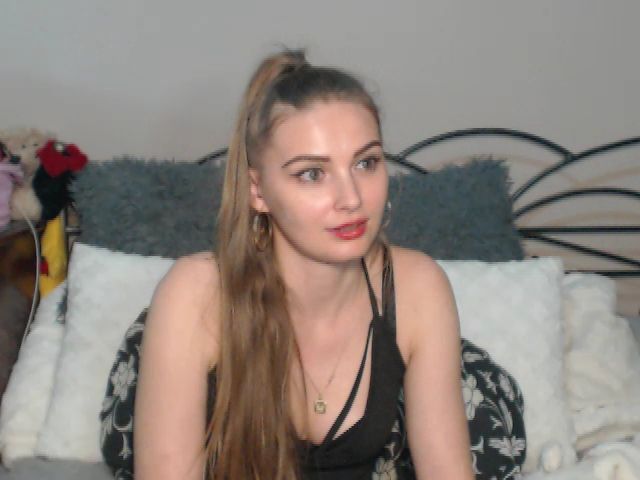 Live sex webcam photo for LarissaSexy25 #268919014