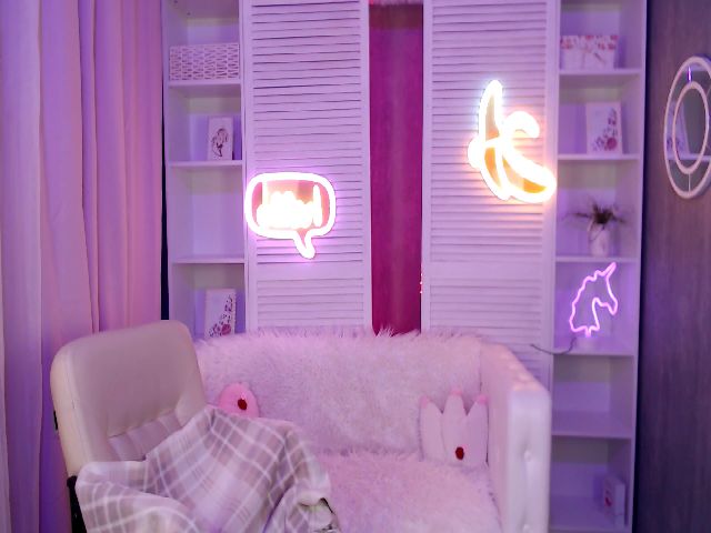 Live sex webcam photo for LynneDawson #268921857