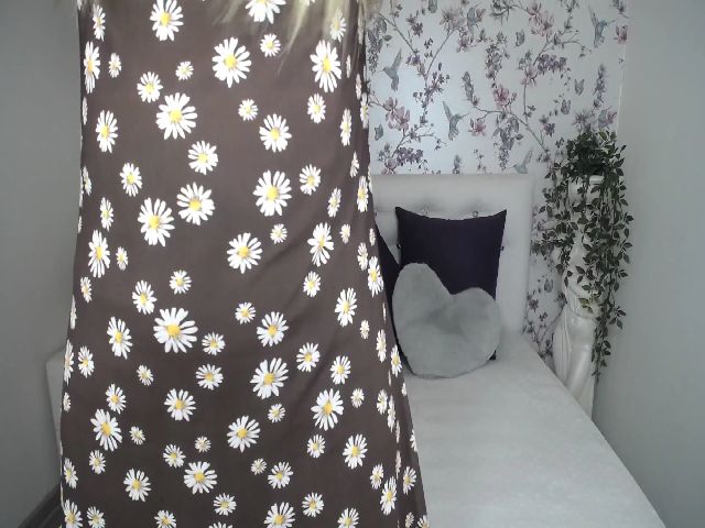 Live sex webcam photo for Ssexy_Kitty #268913755