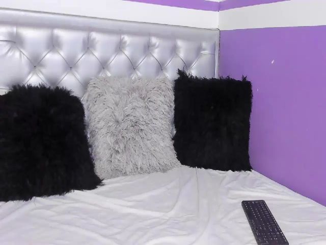 Live sex webcam photo for Violet21_ #268906977