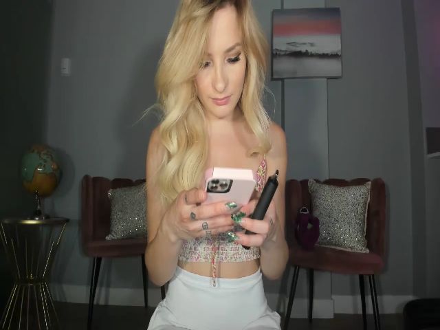 Live sex webcam photo for AlexisWildest #268907597