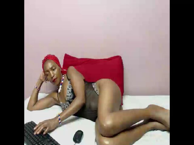 Live sex webcam photo for Nikkyjigglest #268925702