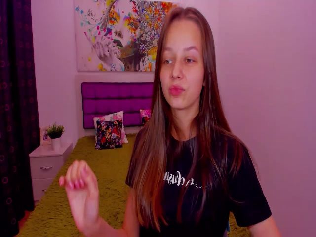 Live sex webcam photo for LianaWild #268911968