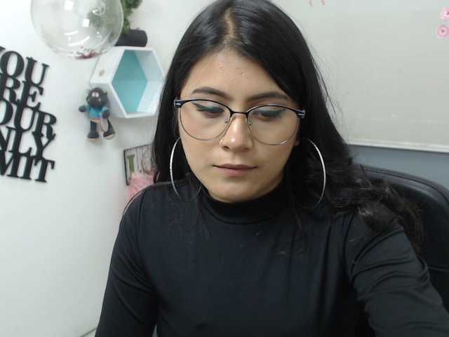 Live sex webcam photo for HONEYMIA #268905255