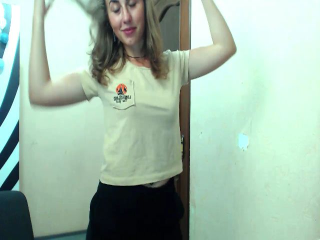 Live sex webcam photo for HeartGirl #268917924