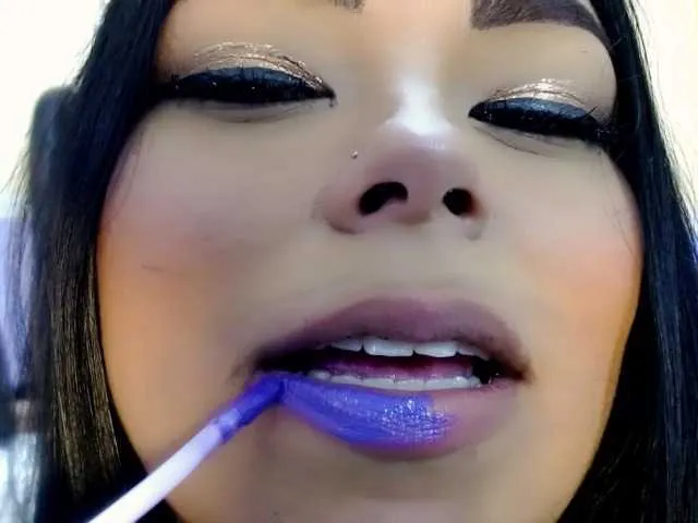 Live sex webcam photo for KellyBents #268910621