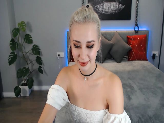 Live sex webcam photo for KaraPretty #268916978