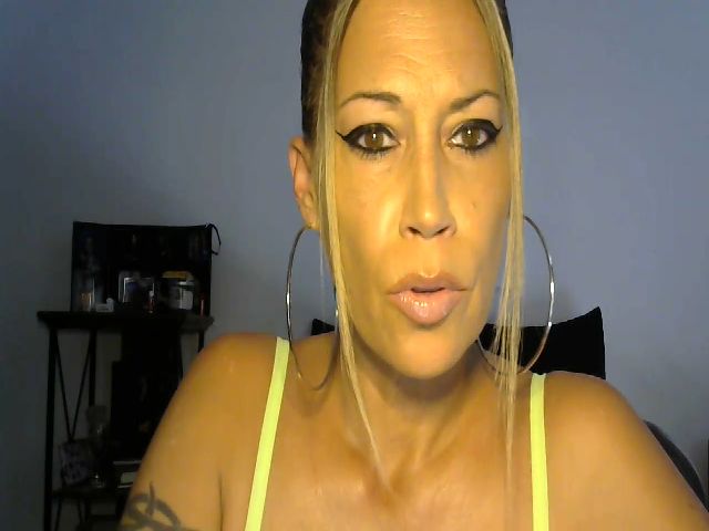 Live sex webcam photo for JoslynJones #268918769