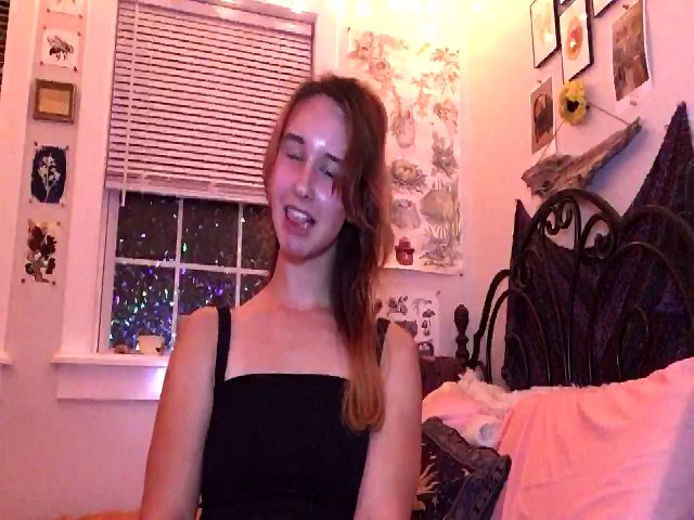 Live sex webcam photo for Lady_Garnet22 #268906904