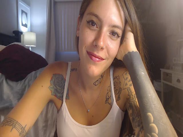 Live sex webcam photo for Ashleeyy #268903638