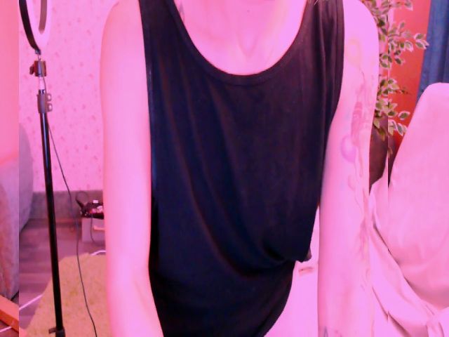 Live sex webcam photo for Blondedirty94 #268913166