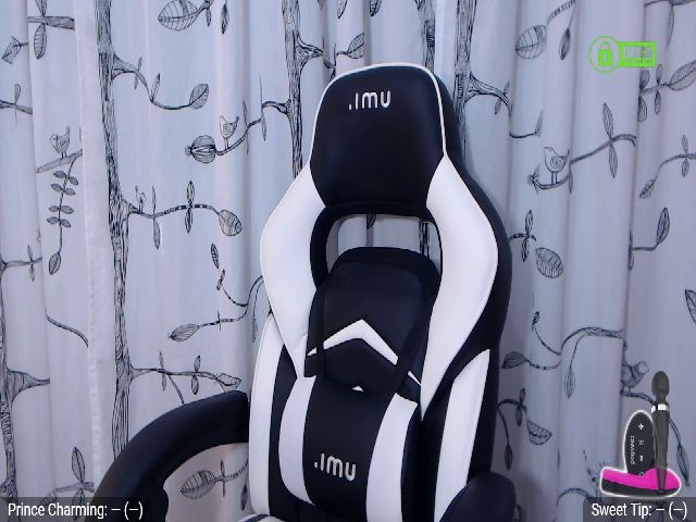 Live sex webcam photo for CharmingKARLA #268909138