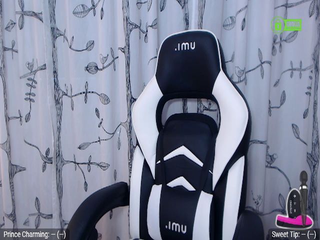 Live sex webcam photo for CharmingKARLA #268912546