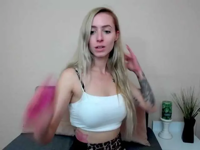 Live sex webcam photo for LoveAngelica #268914971