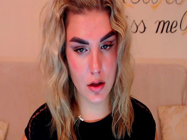 Live sex webcam photo for Mya_Diamond_ #268923620