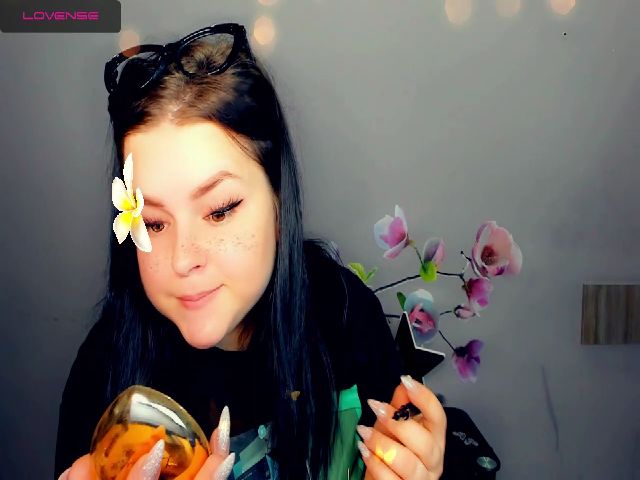 Live sex webcam photo for Sinnarey #268910779