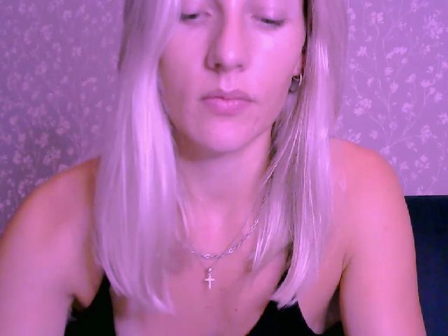 Live sex webcam photo for AnnaBebe55 #268905724