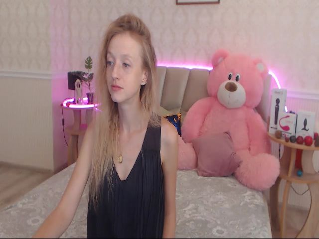 Live sex webcam photo for GinaLewis #268908834