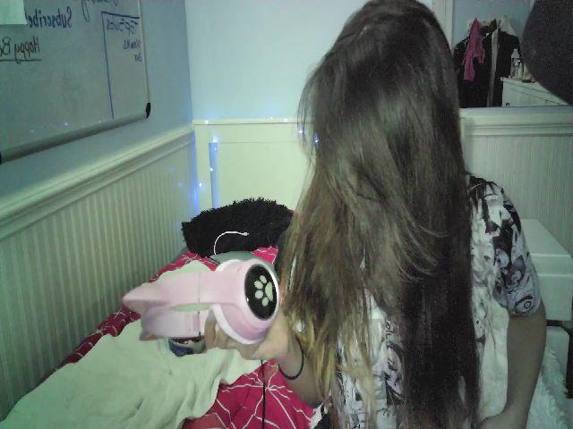 Live sex webcam photo for lewdgamermel #268908209