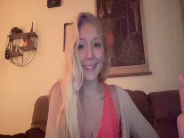 Live sex webcam photo for Izziekay #268905630