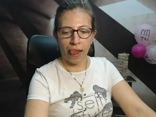 Live sex webcam photo for maturehot-1 #268927189